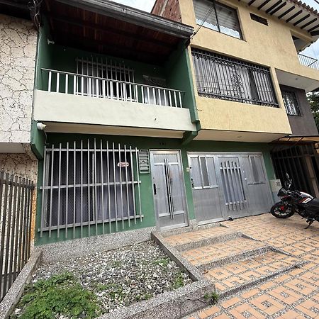מדיין Road Living Home מראה חיצוני תמונה