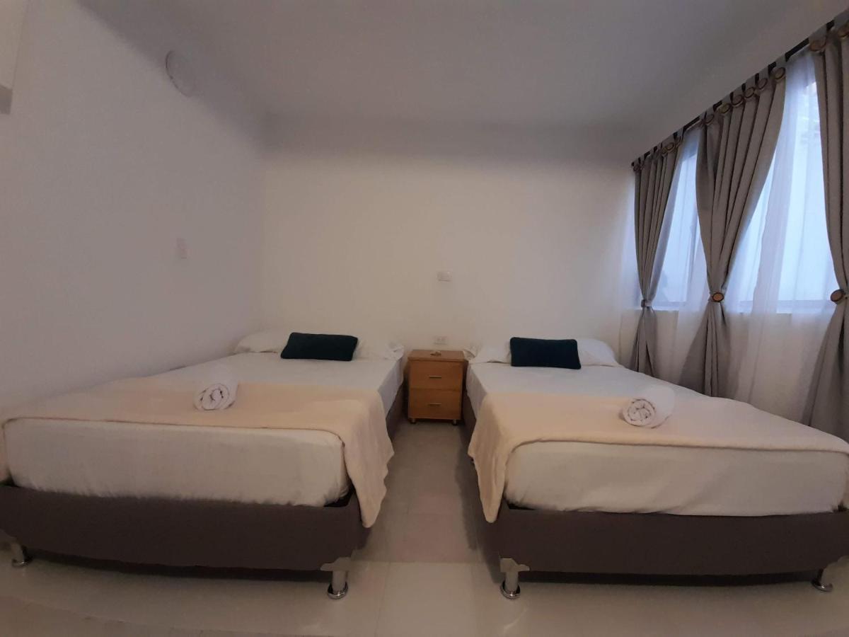מדיין Road Living Home מראה חיצוני תמונה