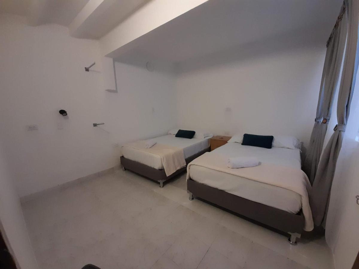 מדיין Road Living Home מראה חיצוני תמונה
