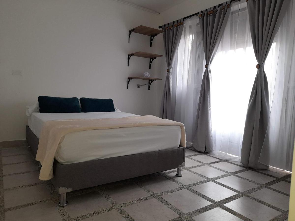 מדיין Road Living Home מראה חיצוני תמונה