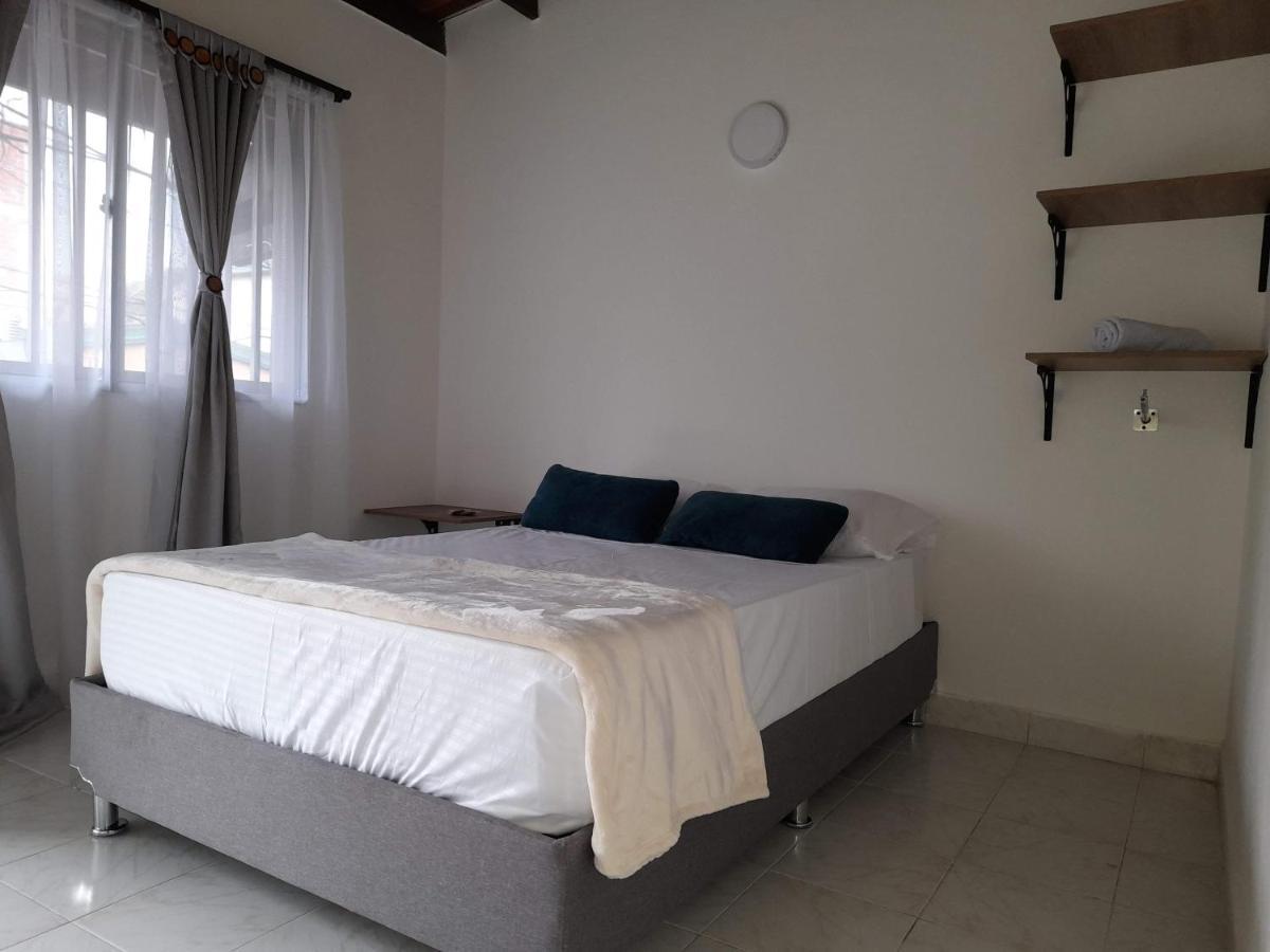 מדיין Road Living Home מראה חיצוני תמונה