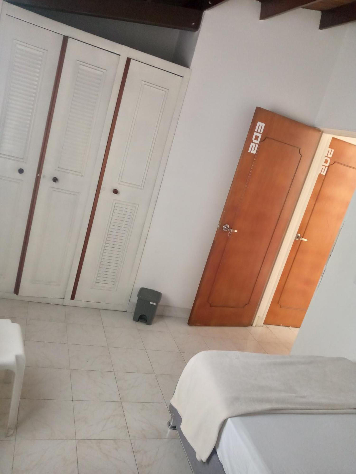 מדיין Road Living Home מראה חיצוני תמונה