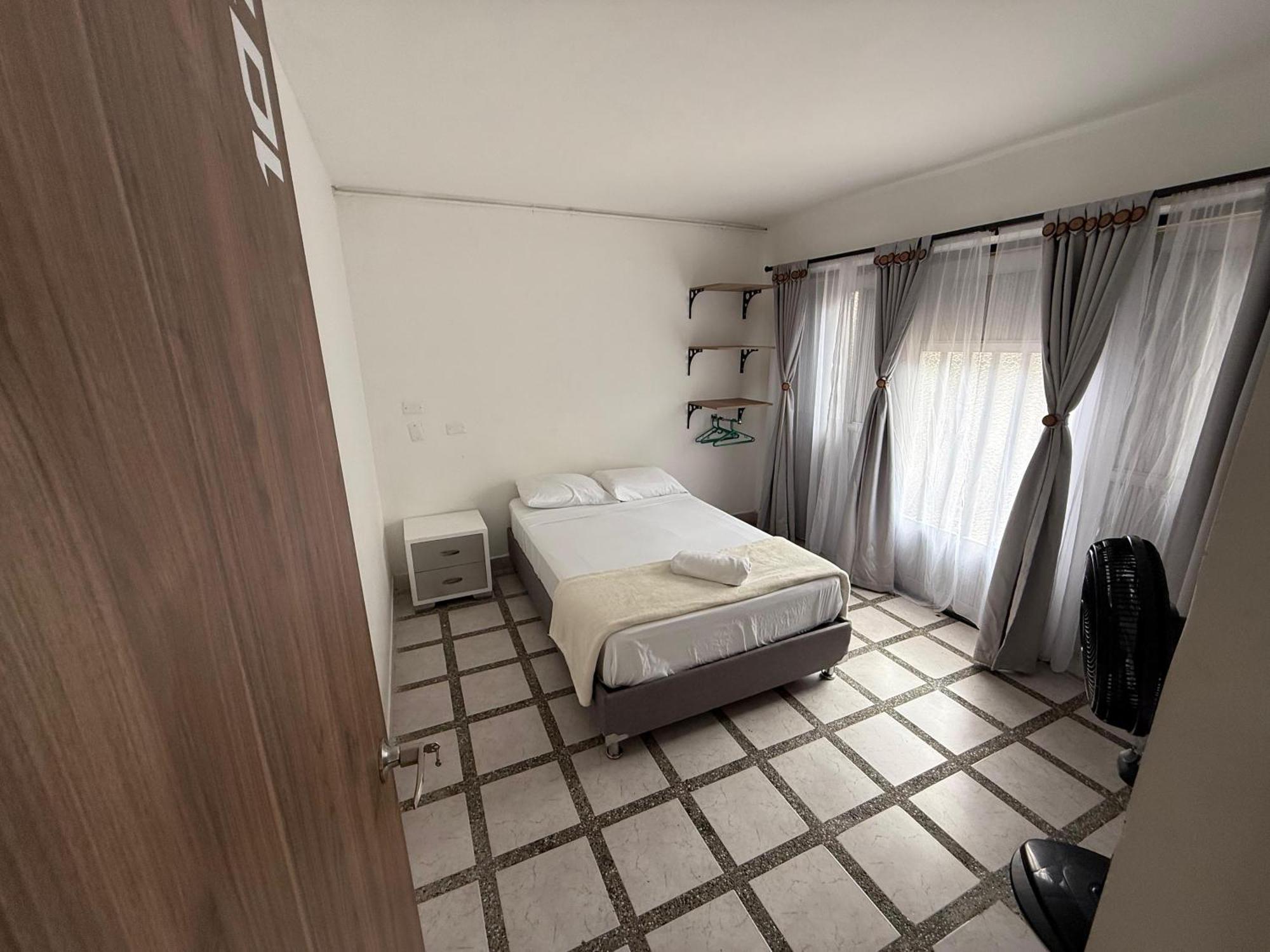 מדיין Road Living Home מראה חיצוני תמונה