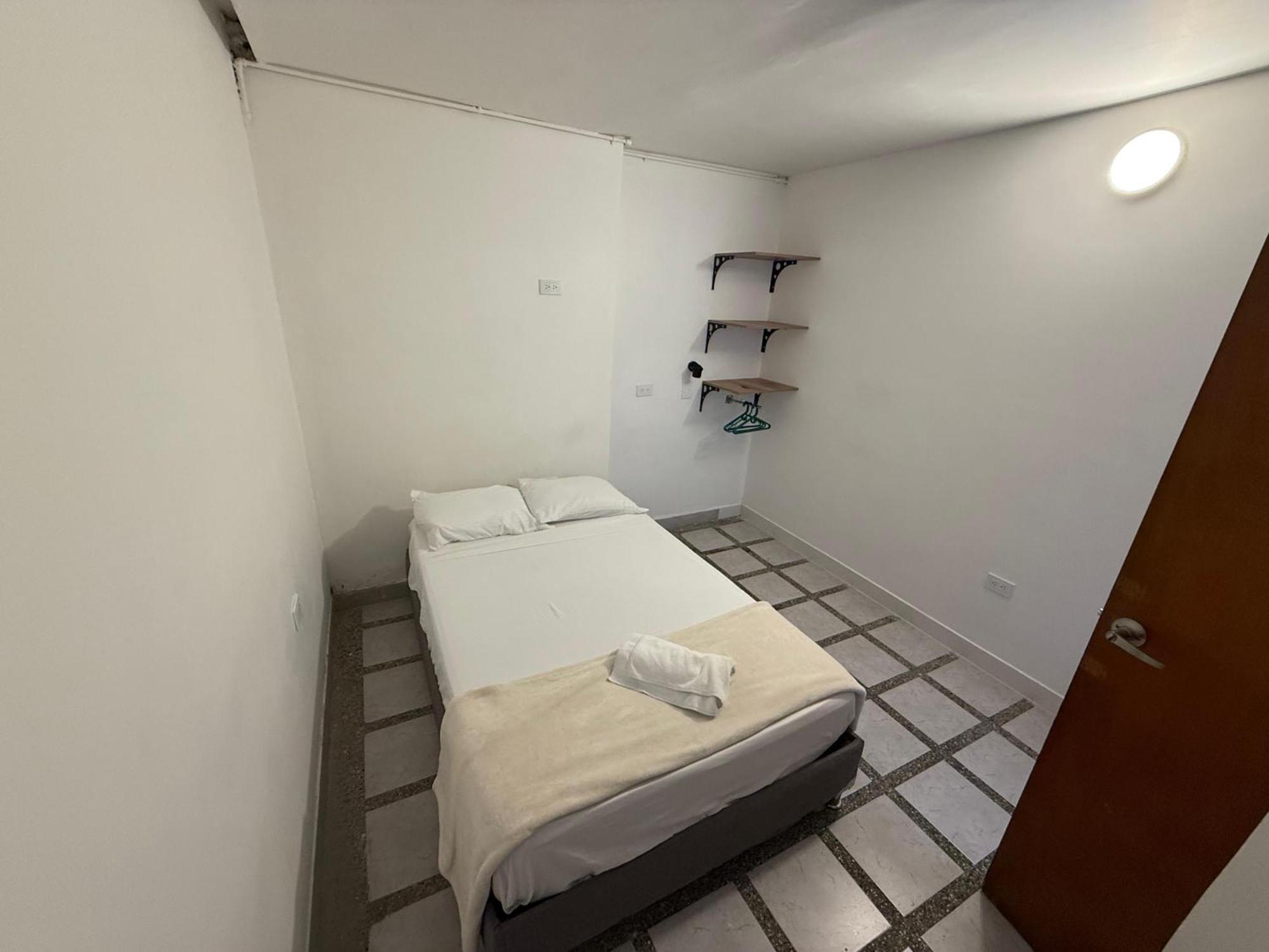 מדיין Road Living Home מראה חיצוני תמונה