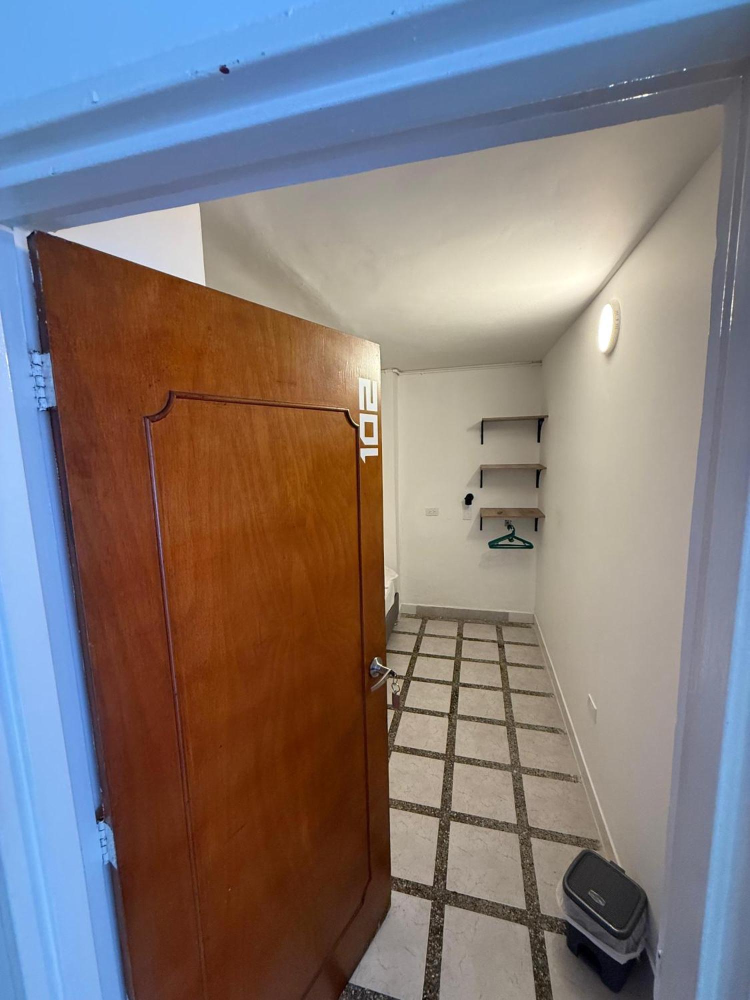 מדיין Road Living Home מראה חיצוני תמונה