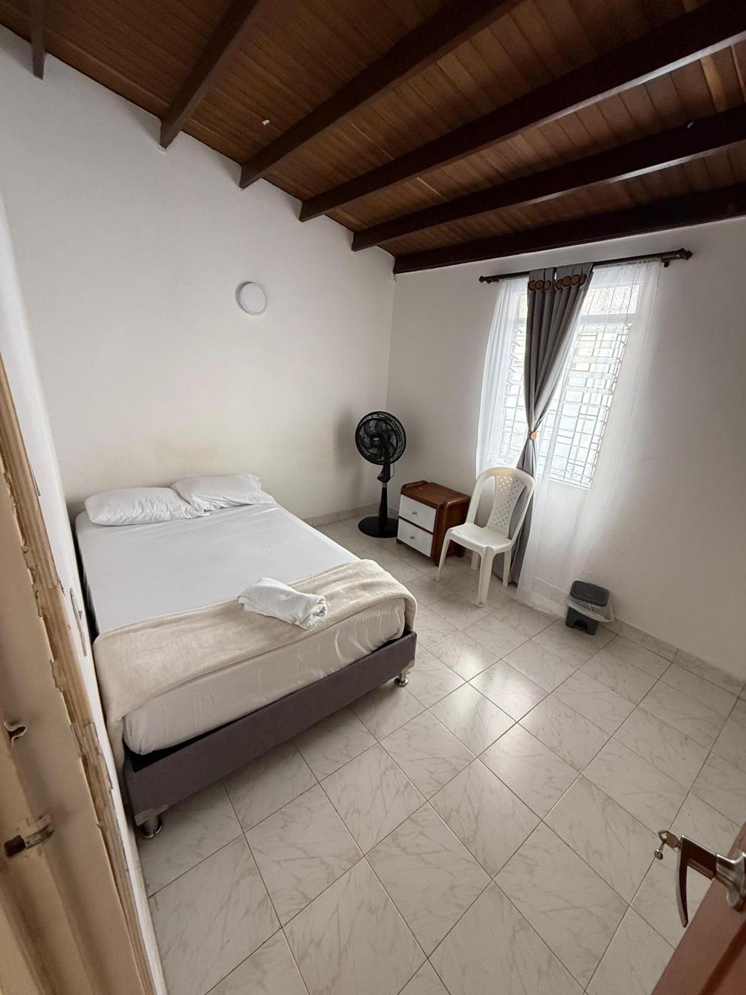 מדיין Road Living Home מראה חיצוני תמונה