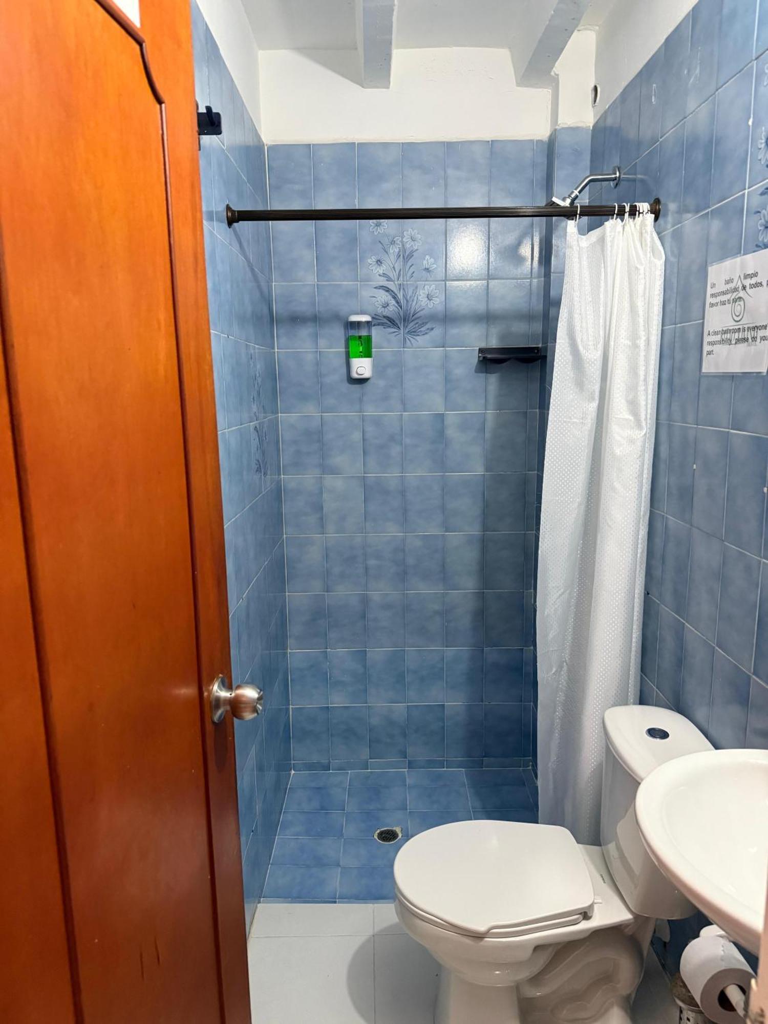 מדיין Road Living Home מראה חיצוני תמונה