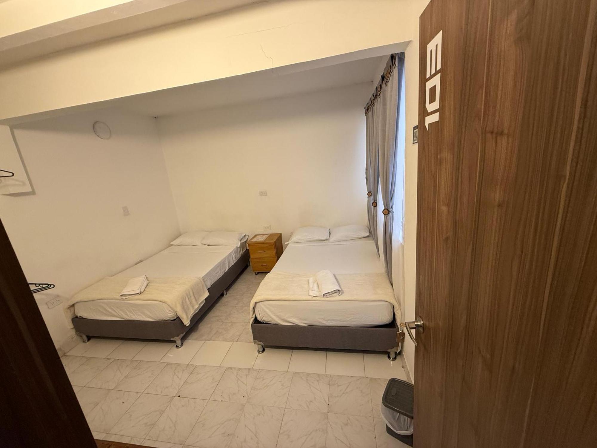 מדיין Road Living Home מראה חיצוני תמונה