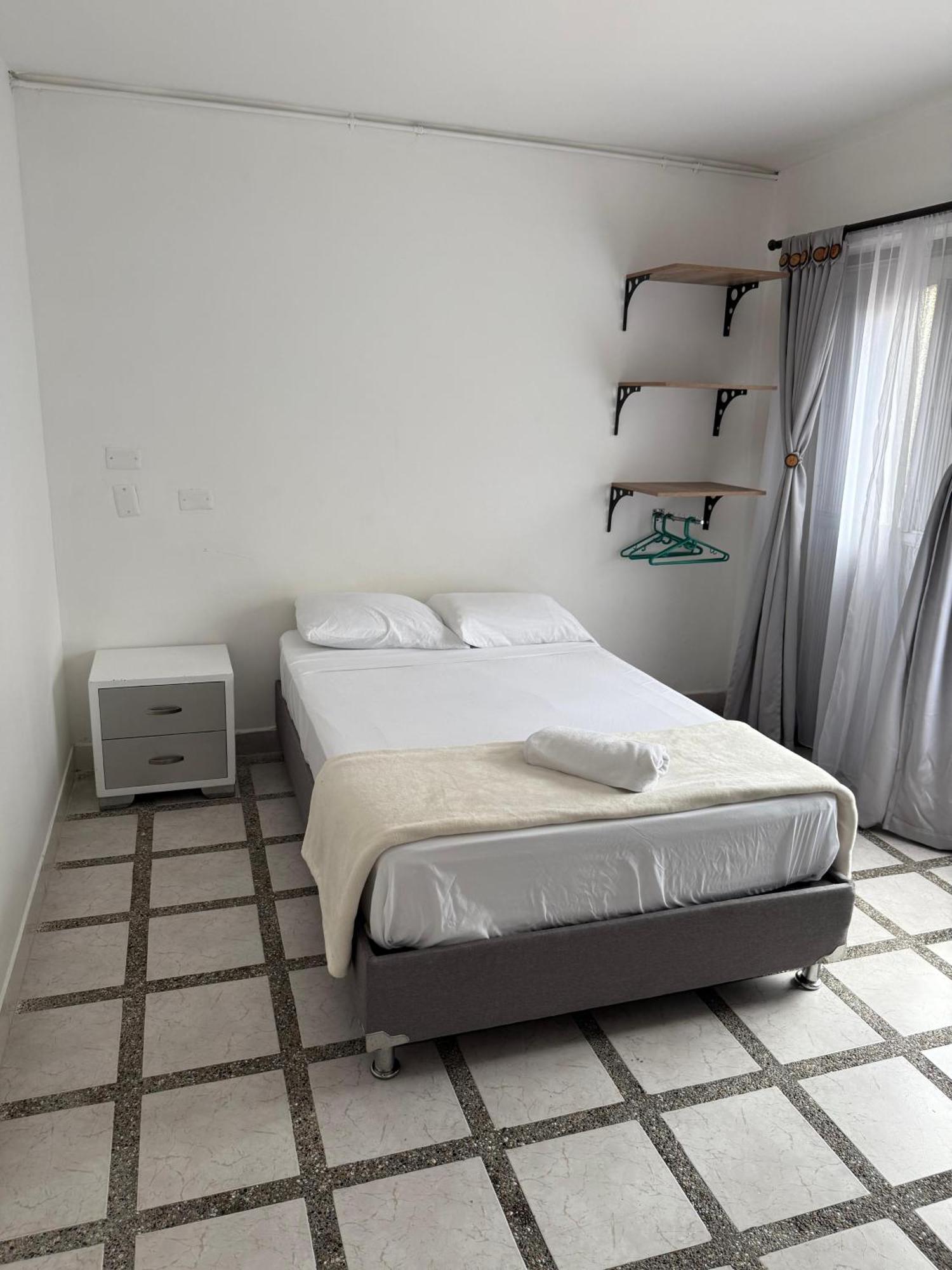 מדיין Road Living Home מראה חיצוני תמונה